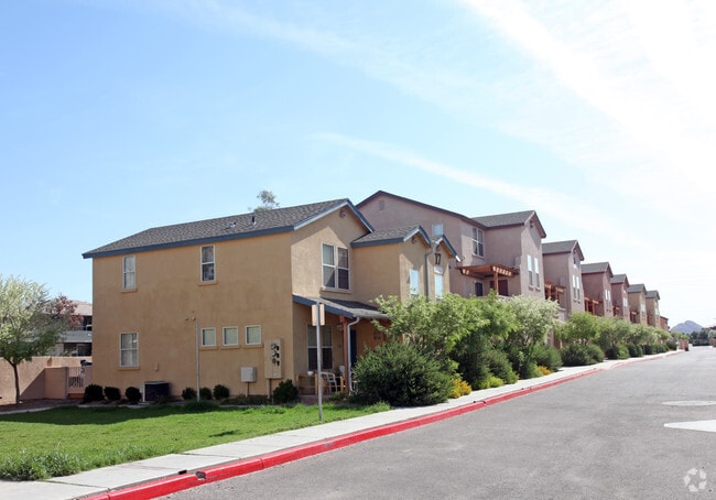 Primary Photo - Sahara Luna Apartments