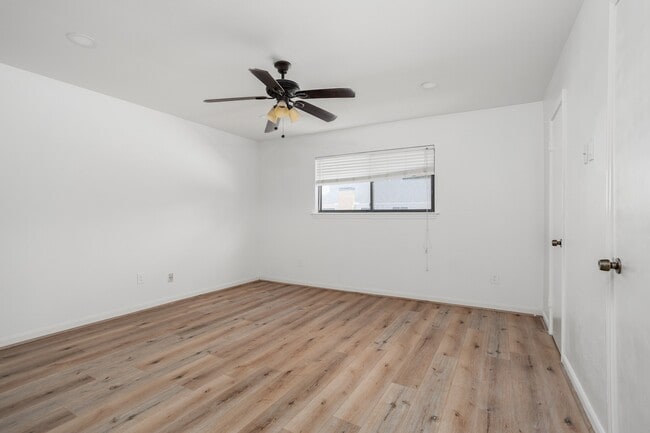 Building Photo - 10331 Longmont Dr