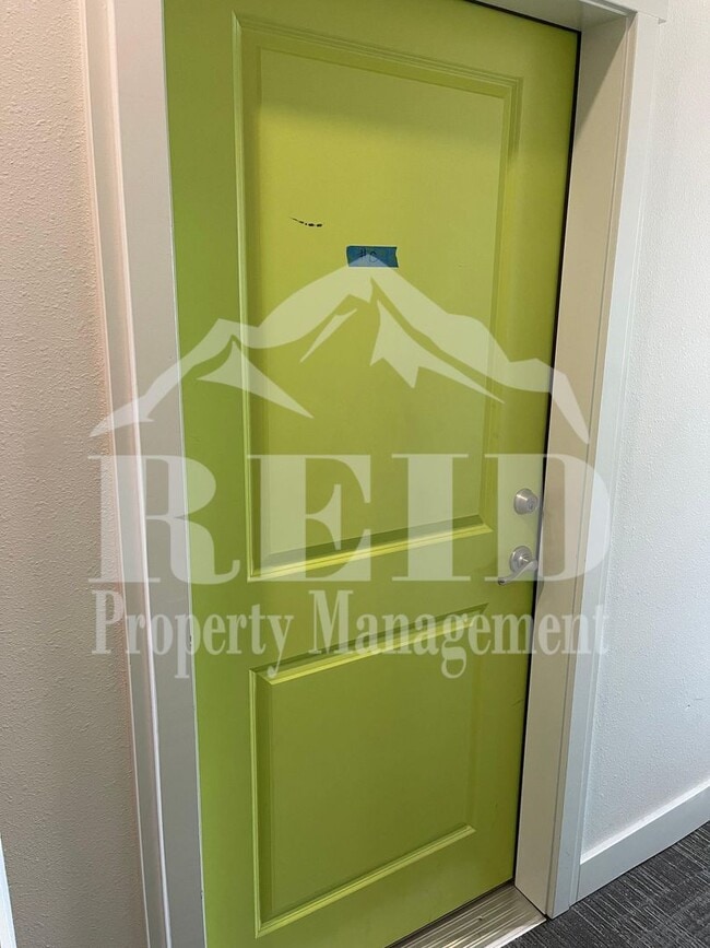 Building Photo - FURNISHED 1 BEDROOM 1 BATH APARTMENT  - BREMERTON