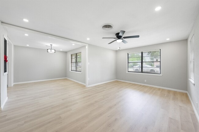 Building Photo - 4356 Phlox St