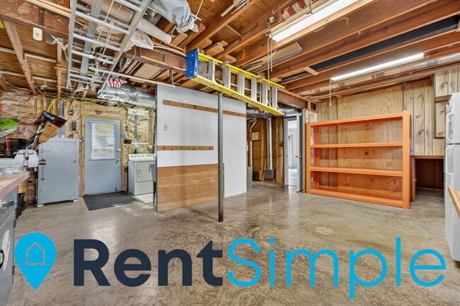 Building Photo - 12035 Stuart Ridge Dr