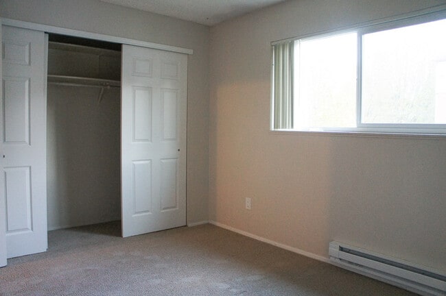 Building Photo - Top Floor 1 Bed in Buckman Neighborhood!
