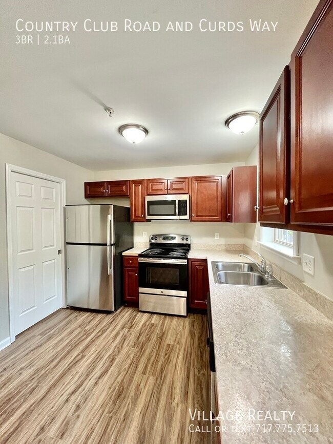 Building Photo - 705 Country Club Rd