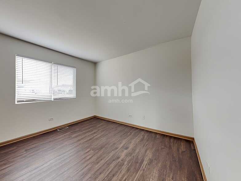 Building Photo - 544 Springwood Dr