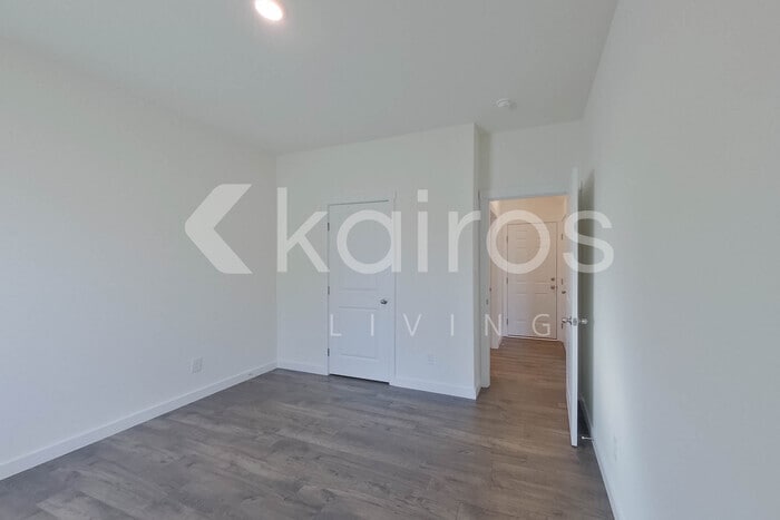 Building Photo - 4274 Scenic Dr SE