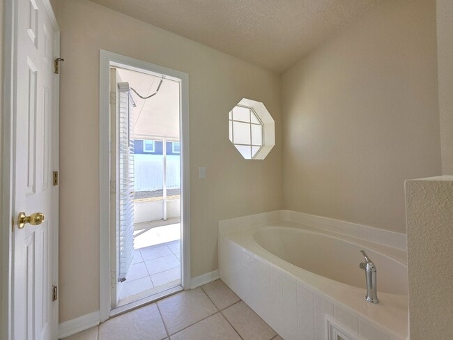 Building Photo - FOR RENT in Newberry 4 Bed, 2 bath corner home