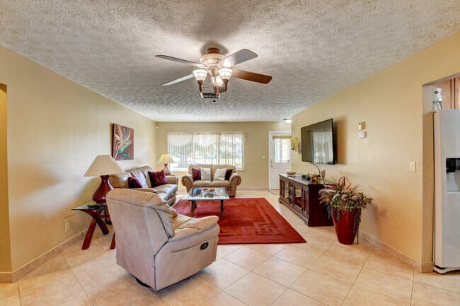 Building Photo - 14425 Amapola Way