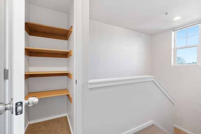 Building Photo - 166 Florentia St