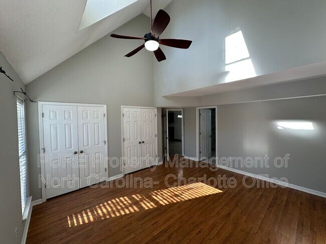 Building Photo - 12115 Landing Green Dr