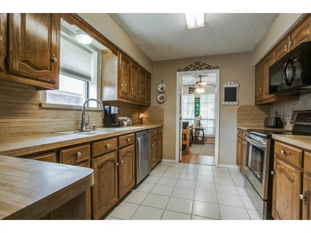 Building Photo - 609 Willow Way