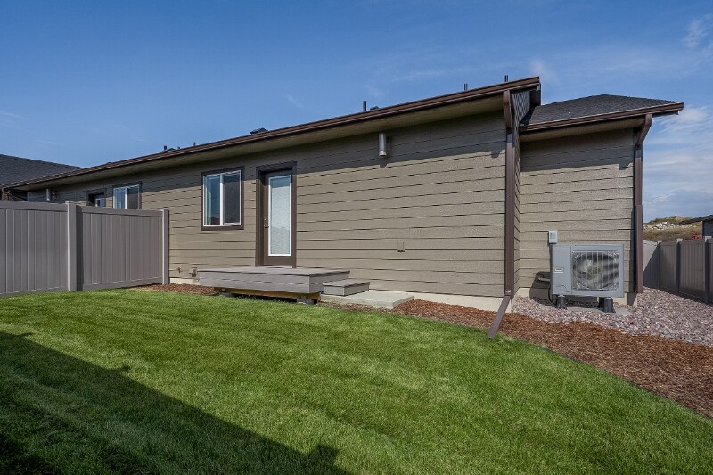 Building Photo - 120 W View Dr