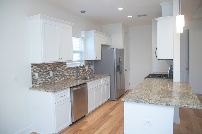 Building Photo - 2284 Lexington Parc Dr