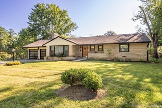 Building Photo - 2420 N Fritz Dr