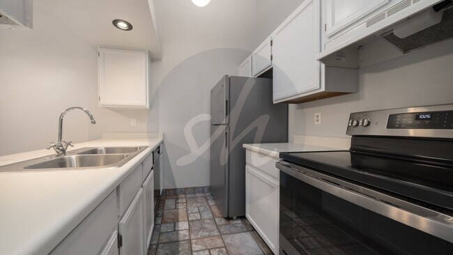 Building Photo - Westside Condo