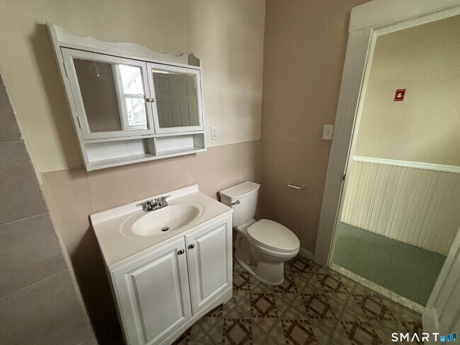 Building Photo - 182 Sheridan St