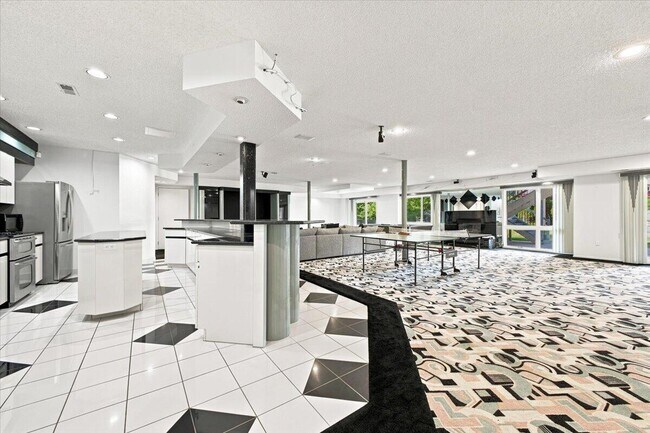 Building Photo - 6122 Trailwood Ln