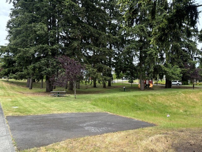 Building Photo - Stunning 4 Bed Yelm Home with Vaulted Ceilings & Modern Amenities!