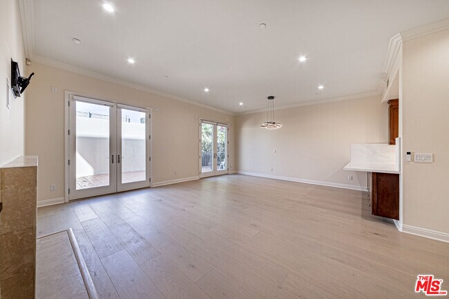 Building Photo - 143 N Arnaz Dr