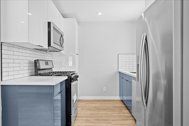 Building Photo - 941 Normandie Ave