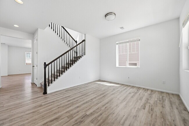 Building Photo - $2,940.95- 3-bed, 2.5 bath home in Aurora