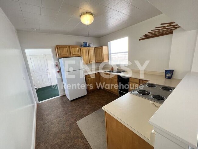 Building Photo - Charming 1 Bed / 1 Bath Duplex with basement Near Washington Park – Available Now!