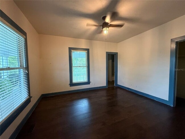 Building Photo - 317 3rd St NE