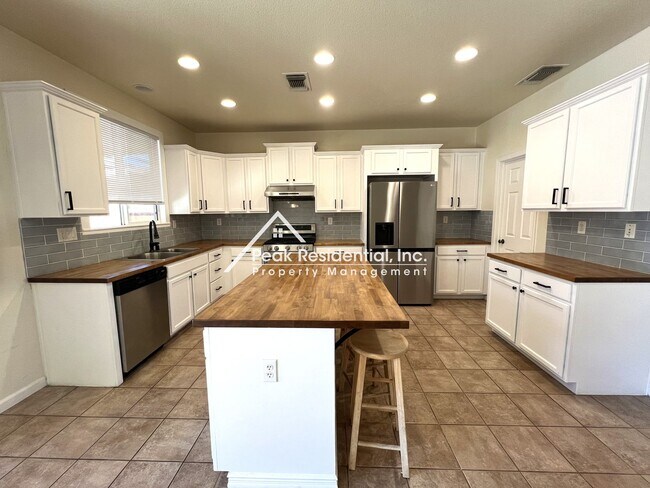 Building Photo - 8220 Sheldon Pl Dr