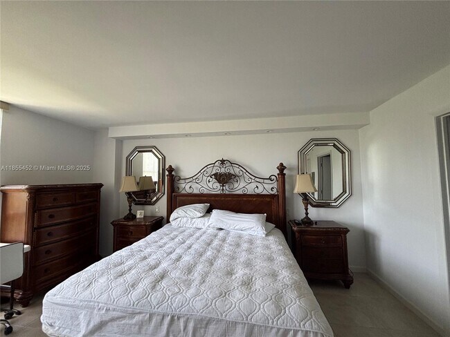Building Photo - 3600 Mystic Pointe Dr