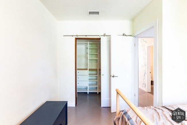 Building Photo - 314 S Gless St