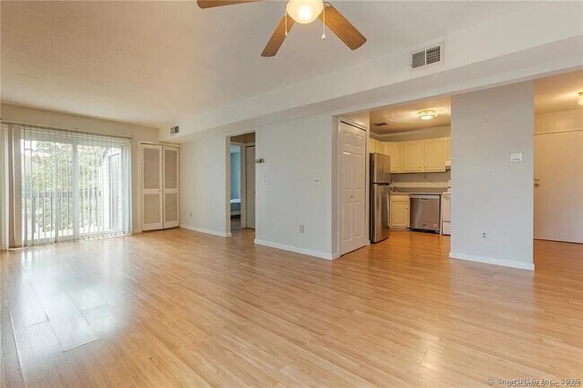 Building Photo - 612 Twin Circle Dr