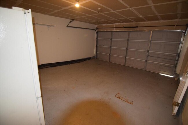 Building Photo - 380 Zebra Dr