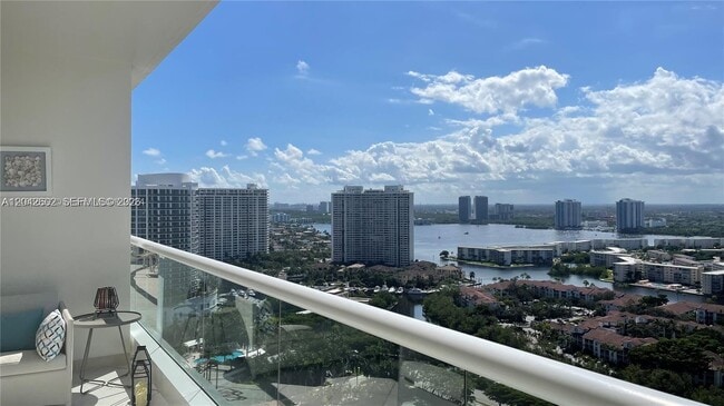 Building Photo - 7000 Island Blvd