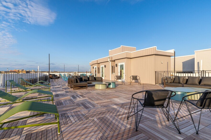 Building Photo - 629 W Girard Ave