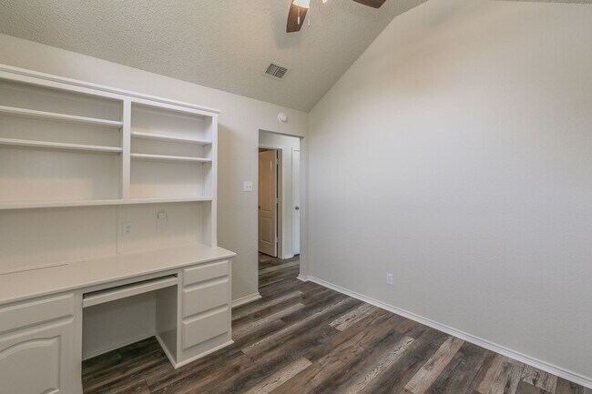 Building Photo - Coming Soon! 2 Story, 3 Bedroom Home in Be...