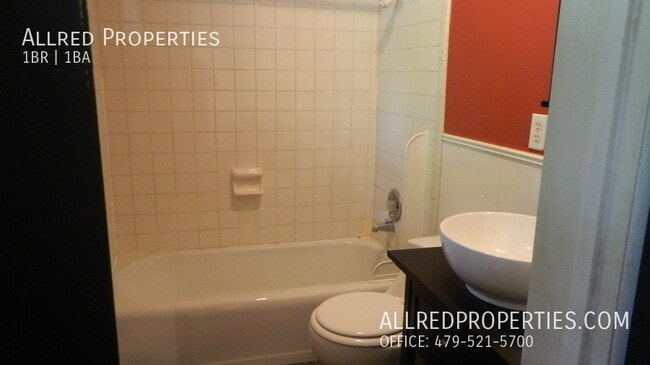 Building Photo - 621 N Leverett Ave