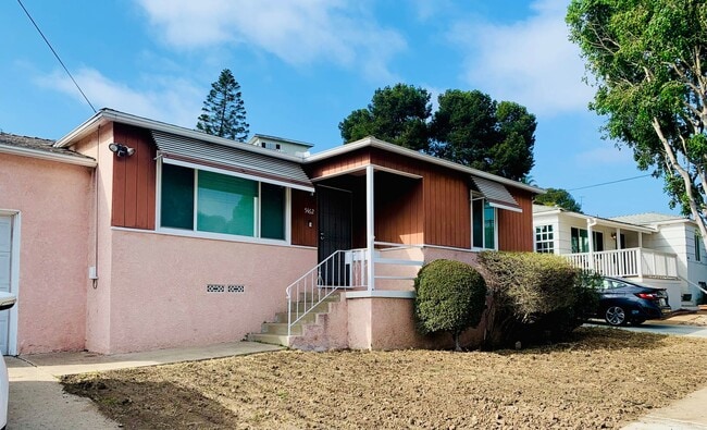 Primary Photo - Darling 2 bedroom, 1 bath house in great l...