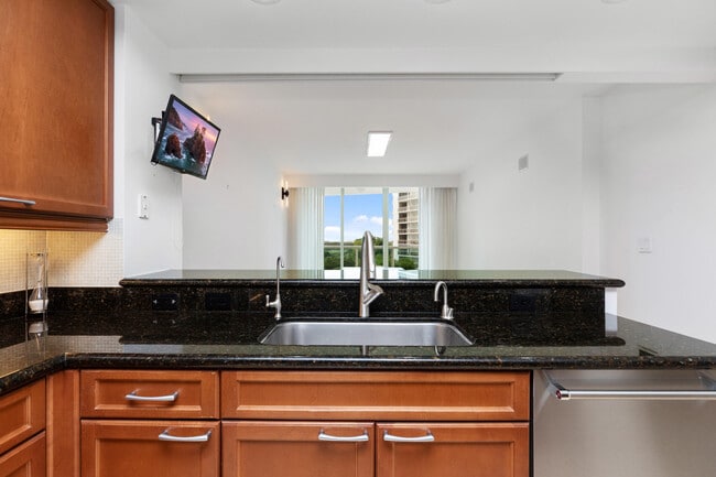 Building Photo - 20201 E Country Club Dr