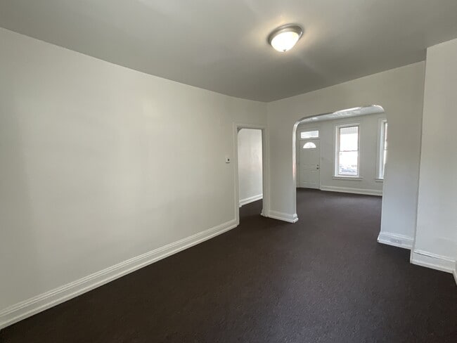 Building Photo - 330 Smyser St