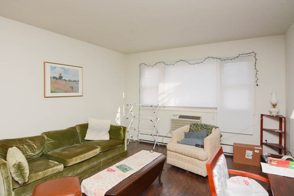 Building Photo - 7319 N Rogers Ave