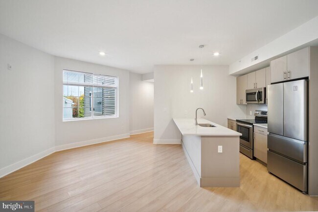 Building Photo - 646 N 32nd St