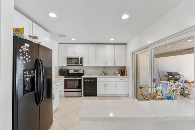 Building Photo - 401 NE 10th Terrace