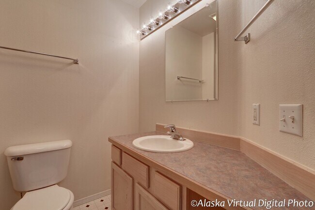 Building Photo - Midtown Spacious 3-Bedroom, 2-Bath Townhome