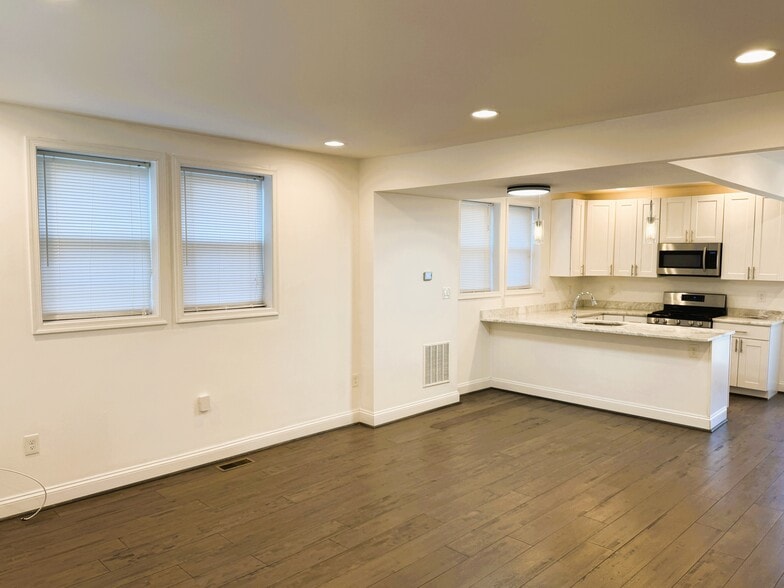 Building Photo - 521 Powhatan Pl NW