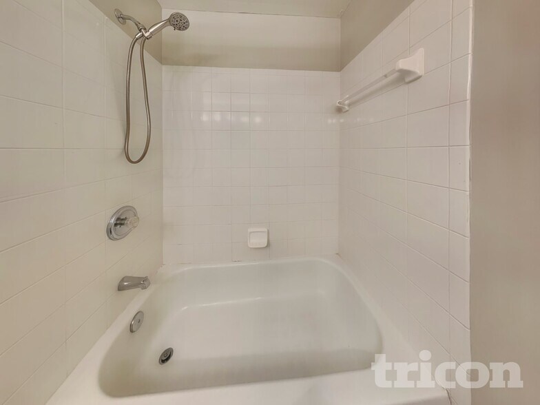 Building Photo - 1524 Montauk Point