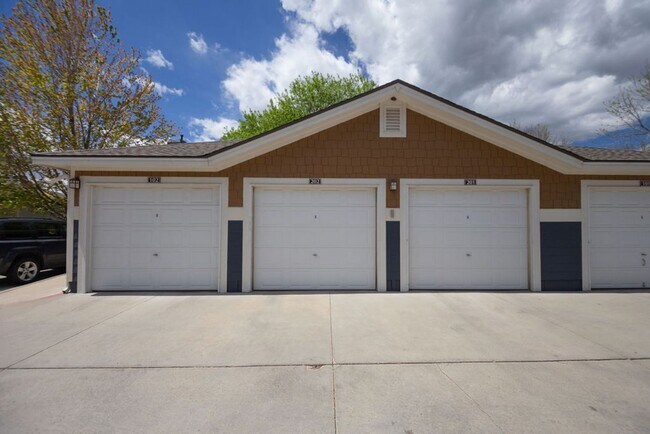 Building Photo - 2421 Owens Ave