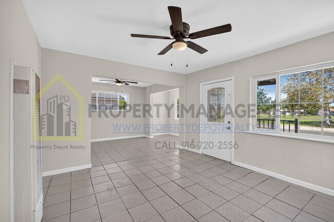 Building Photo - Spacious 3-Bed, 2-Bath Haven in Sacramento