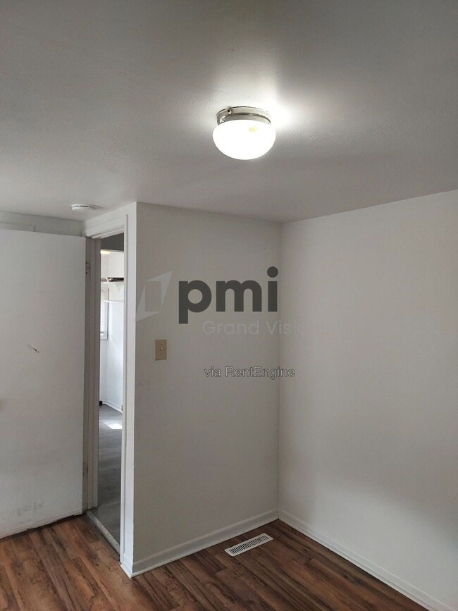 Building Photo - 419 E Peoria Ave