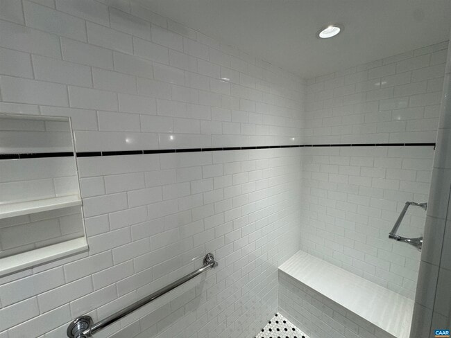 Building Photo - 500 Crestwood Dr