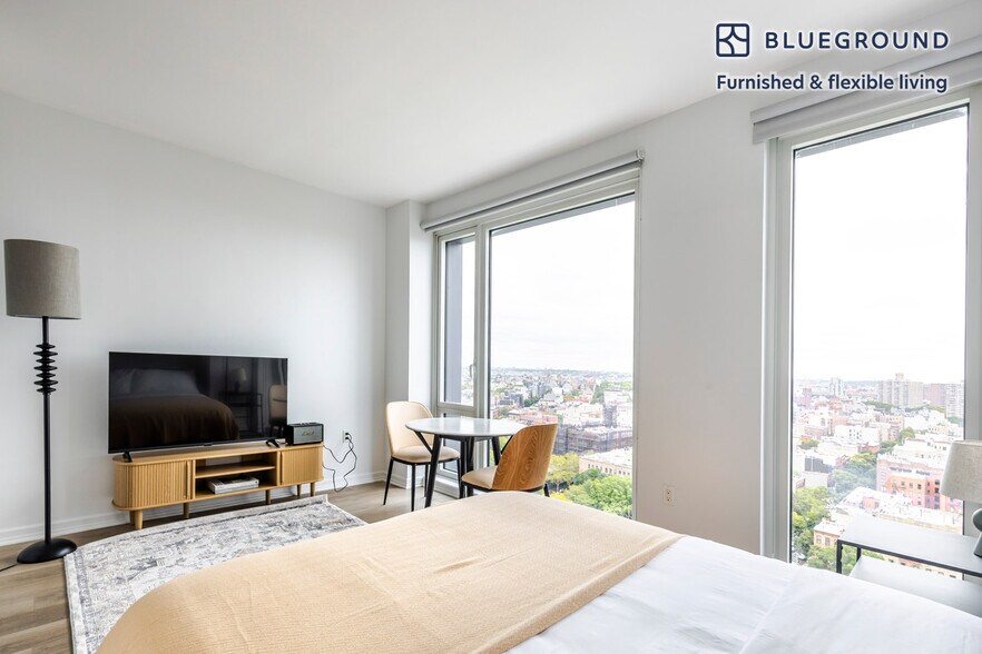 Building Photo - 275 S 5th St