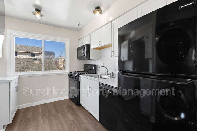 Building Photo - 735 W Ocean View Ave